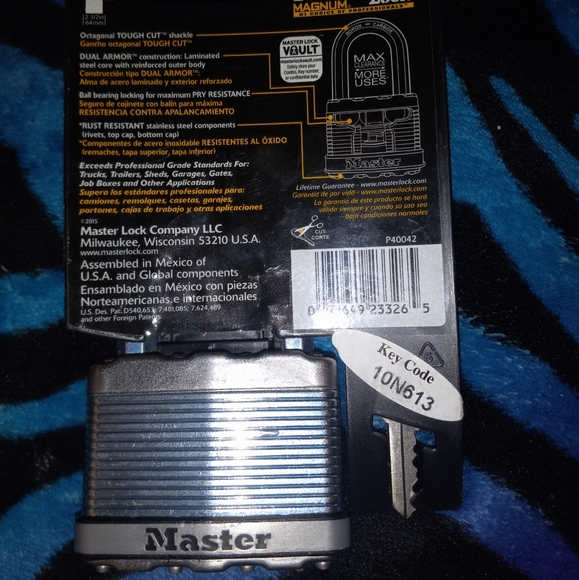 Brand New MASTER LOCK M15XKADLF MAGNUM 1-1/2'' 38mm PADLOCK 1-1/4'' 32mm - Picture 2 of 6